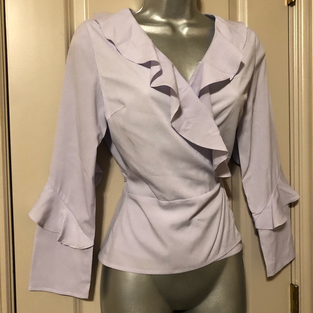 Lilac/ purple long sleeve top sz: Small
